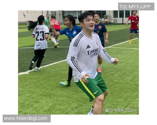 在日本街头偶遇足球明星的奇妙瞬间与拍照趣事分享 在日本街头偶遇足球明星的奇妙瞬间与拍照趣事分享