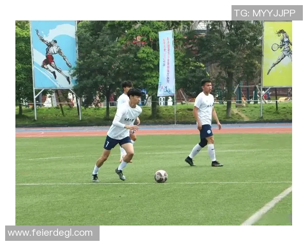 足球巨星告别赛场的感人瞬间与追忆往事的伤感视频合集